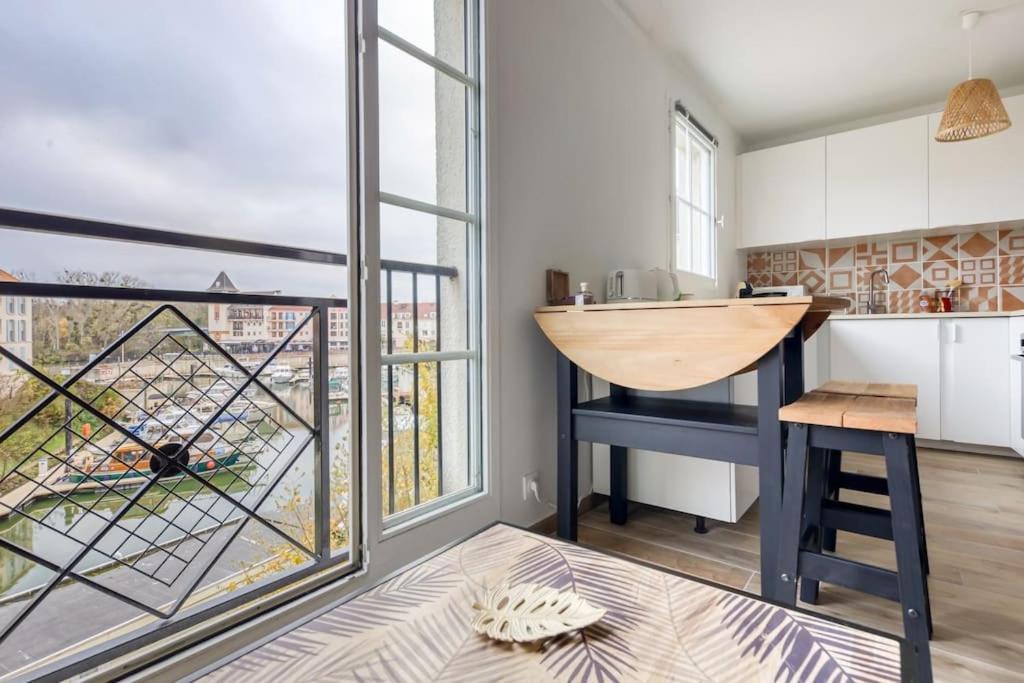 Studio Vue Direct Sur Le Port De Cergy, Parking Prive Gratuit Exterior photo